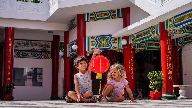Kuala Lumpur: Private Batu Cave, National Mosque Tour, Lunch - Thean Hou Temple and Kuala Lumpur from the hill