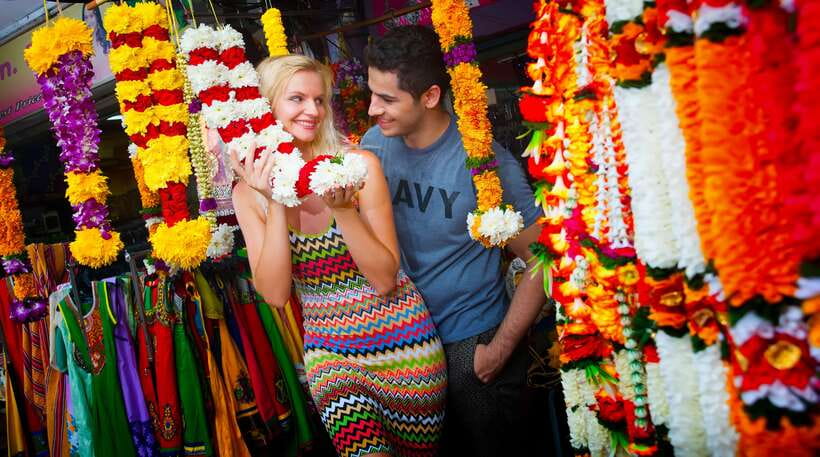 Kuala Lumpur: Private Batu Cave, National Mosque Tour, Lunch - Petaling Street and Central Market