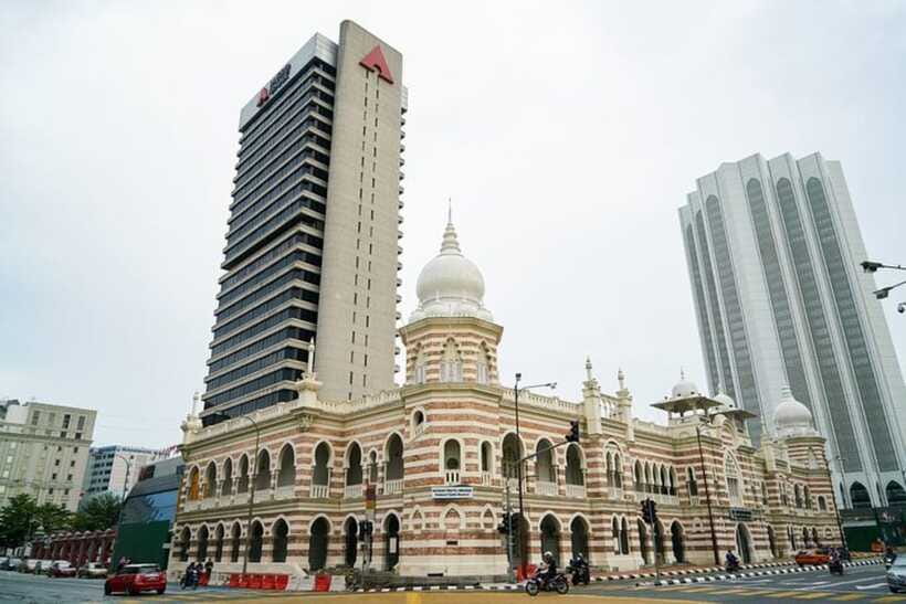 Kuala Lumpur: Private custom walking tour with a local guide - The guides and the human element