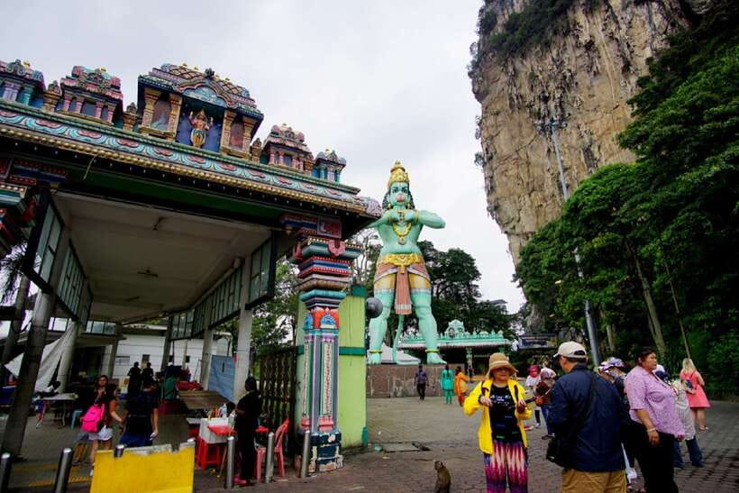 Kuala Lumpur: Private Full-Day 10 Wonders Tour - Thean Hou Temple and Kuala Lumpur’s layered faiths