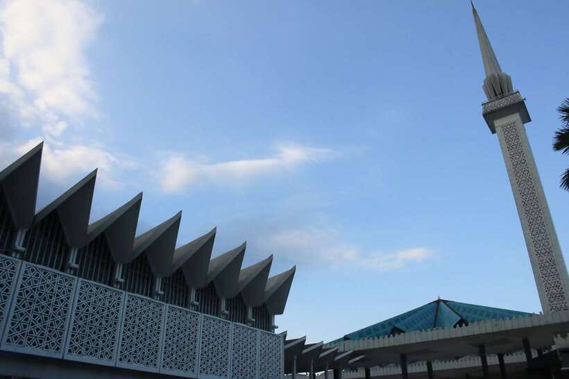 Kuala Lumpur: Private Half-Day City Tour - Through the Golden Triangle to Beryl’s Chocolate Kingdom