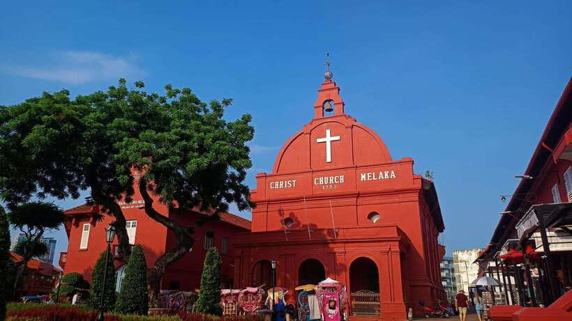 Kuala Lumpur: Private Malacca Night Tour w/Cruise & Trishaw - The colorful trishaw ride