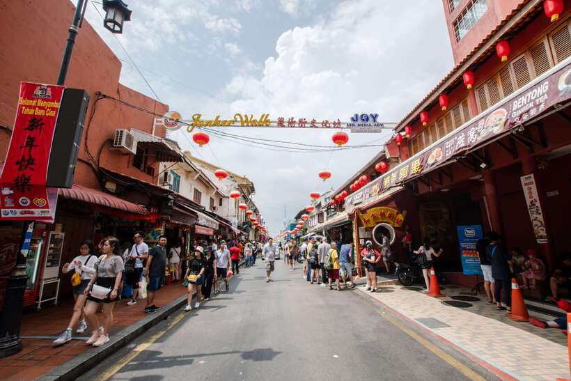 Kuala Lumpur: Private Malacca Night Tour w/Cruise & Trishaw - Dutch Square, where Malacca turns red