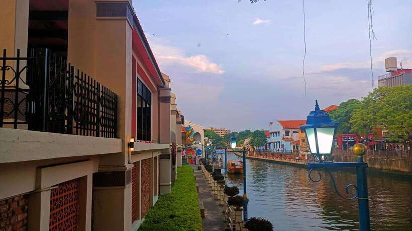 Kuala Lumpur: Private Malacca Night Tour w/Cruise & Trishaw - Climbing St. Paul’s Hill