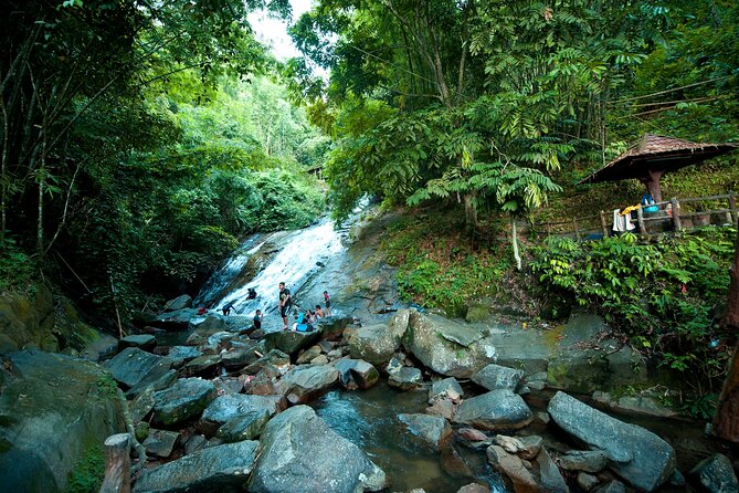 Kuala Lumpur Private Tour to Batu Caves Hotsprings And Waterfalls - Timing, comfort, and who should book