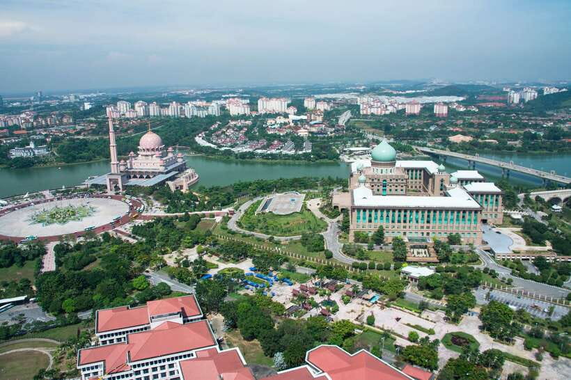 Kuala Lumpur: Putrajaya City Tour with Lake Cruise - Seeing Putrajaya from the lake