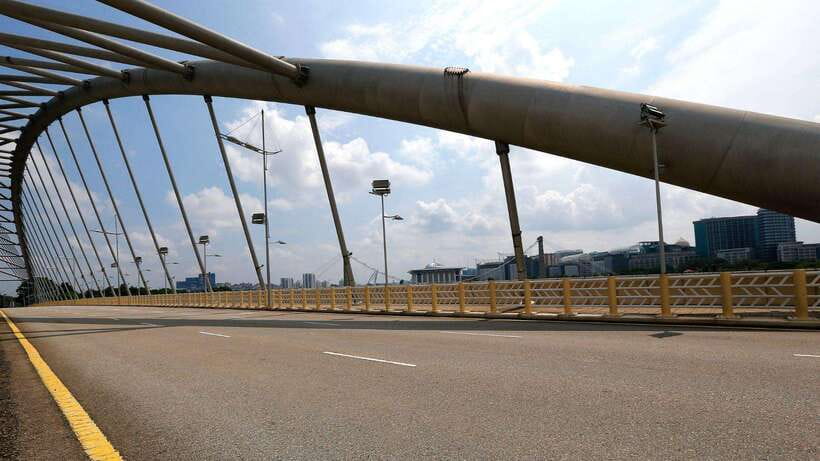 Kuala Lumpur: Putrajaya Tour with Traditional Boat Cruise - Key points at a glance