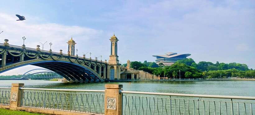 Kuala Lumpur: Putrajaya Tour with Traditional Boat Cruise - Why Putrajaya makes a worthwhile half-day trip