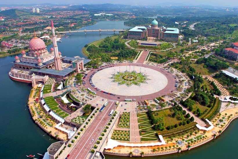 Kuala Lumpur: Putrajaya Tour with Traditional Boat Cruise - The Prime Minister’s Office and Seri Perdana