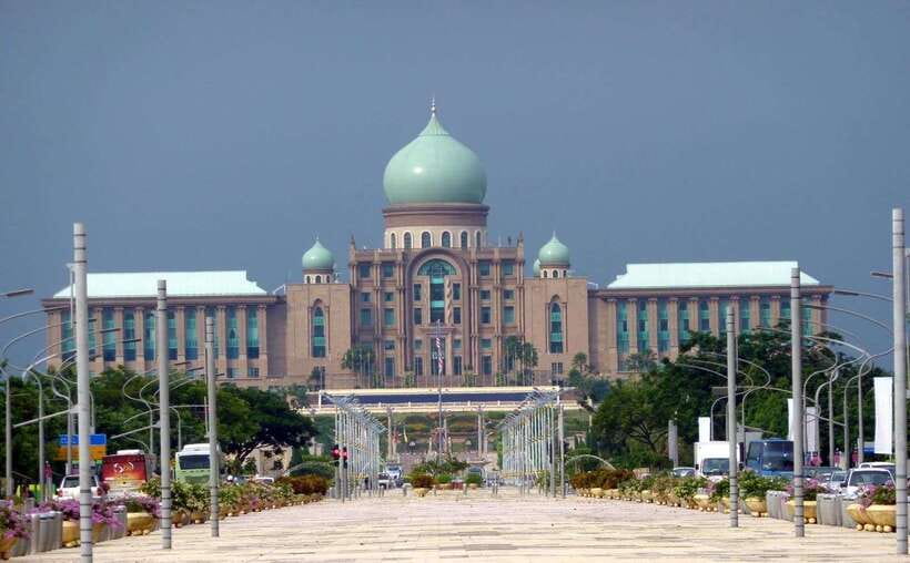 Kuala Lumpur: Putrajaya Tour with Traditional Boat Cruise - Timing, group size, and practical value