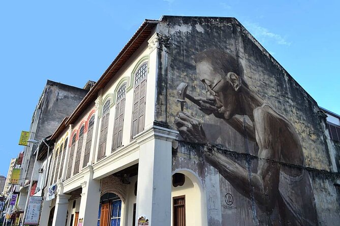 Kuala Lumpur's Nightlife Secrets and Street Food - Chinatown’s murals and street art