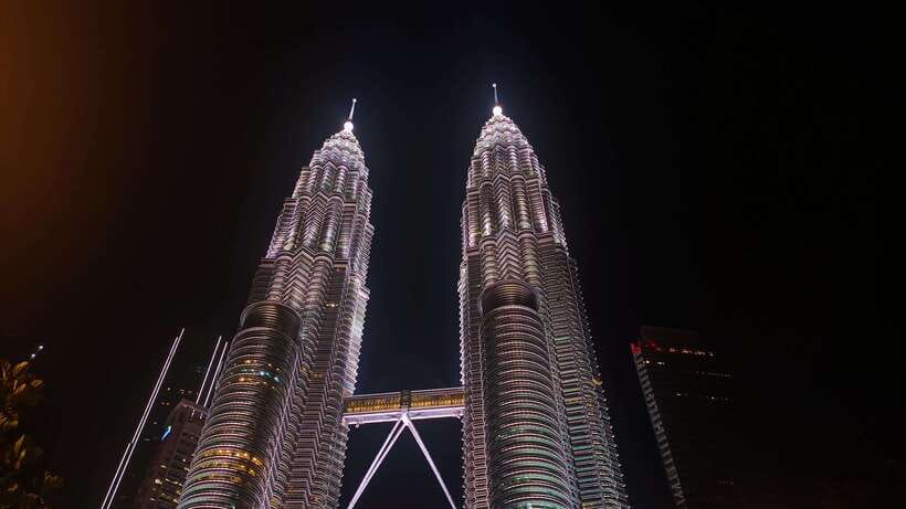 Kuala Lumpur: Sightseeing, Markets, and Food Night Tour - Maha Mariamman Temple and the colors of Brickfields