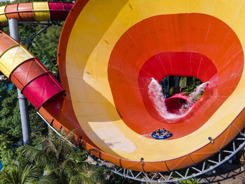 Kuala Lumpur: Sunway Lagoon Entry Ticket - Scream Park and the after-dark change of mood
