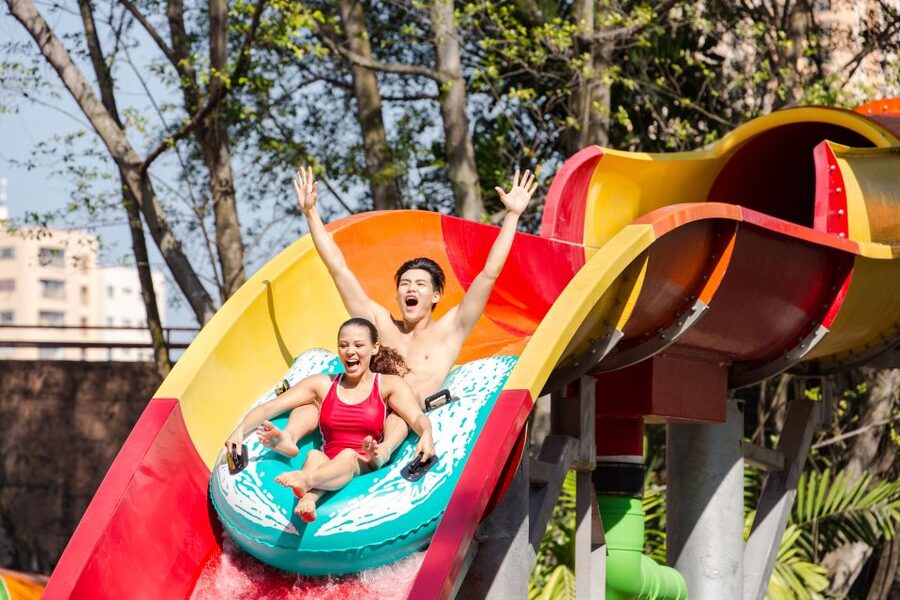 Kuala Lumpur: Sunway Lagoon Ticket & 1-Way Transfer - Food, clothing, and useful preparation