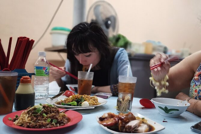Kuala Lumpur Walk, Eat & See Tour - Central Market and a quieter art-filled alley