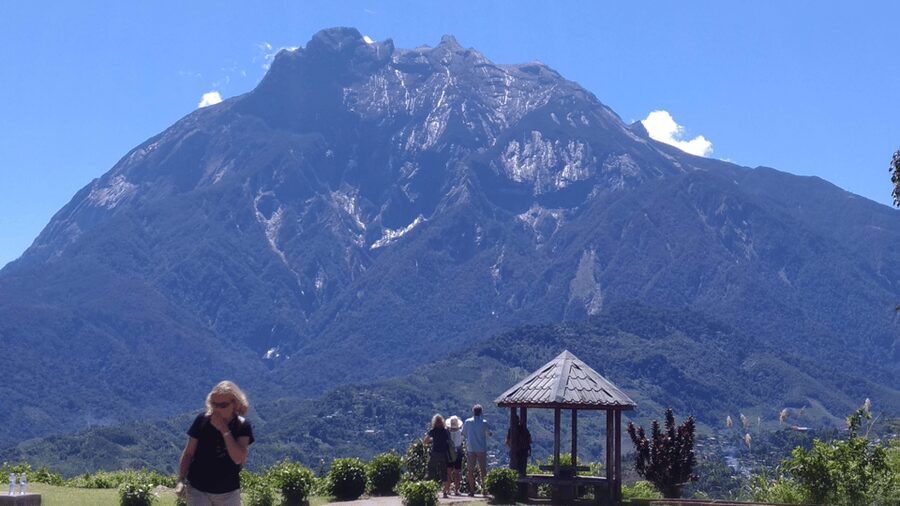 Kundasang: Day Tour with Desa Dairy Farm and Alpaca Club - Sabah City Mosque provides a graceful final stop