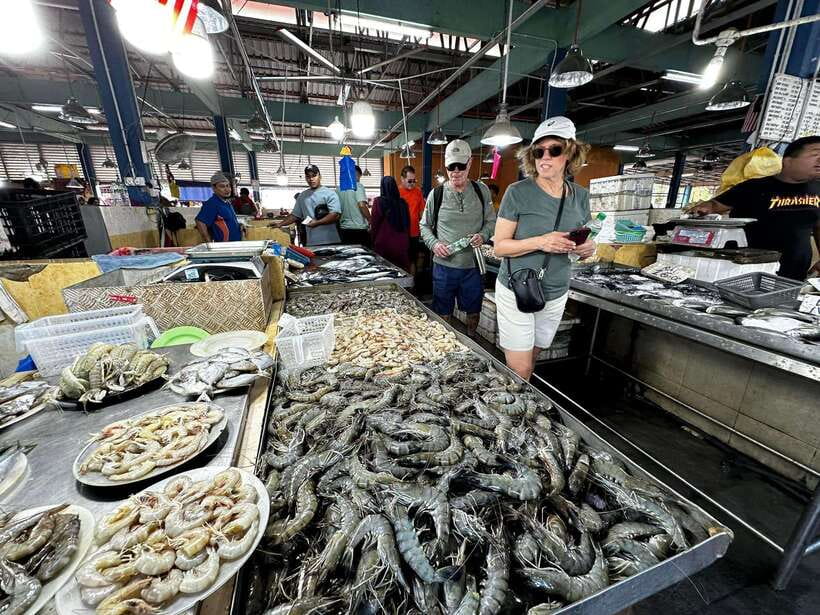 Langkawi Cycling Culture half day Tour - Local food, tea, and a needed break
