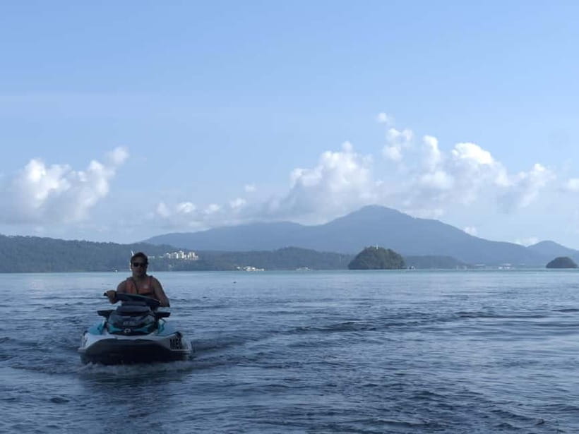Langkawi: Fun Island Hopping by Jet Ski - The first ride: speed with the islands ahead