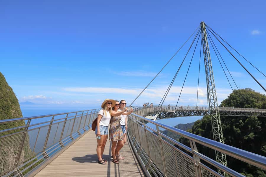 Langkawi: Half- or Full-Day Private Car Tour of Highlights - Comfort, weather, and small practical details