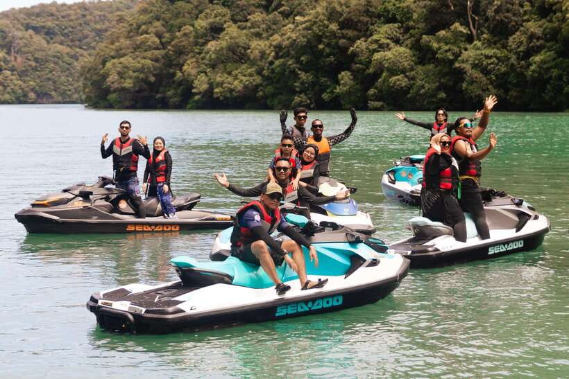 Langkawi: Jet Ski and Parasailing Tour - Who should book this experience