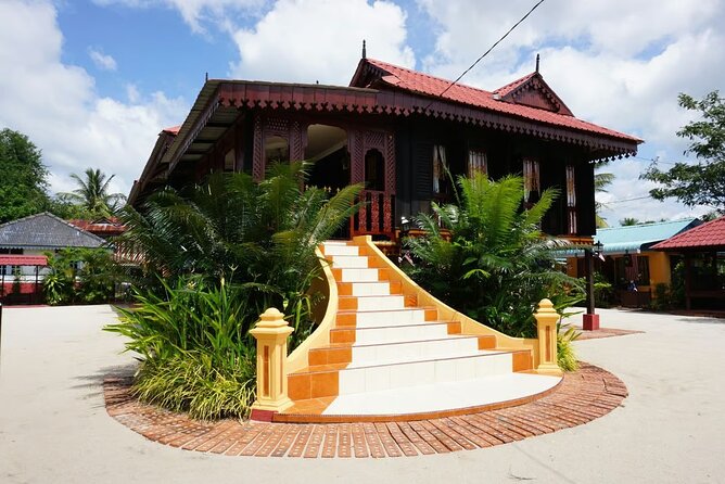 Langkawi Myth & Legend Tour MahsuriTomb TelagaTujuh BerasTerbakar - Telaga Tujuh is the day’s most physical stop