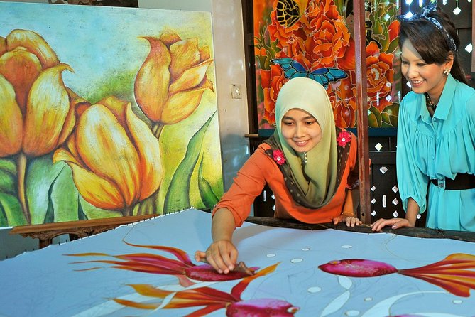 Langkawi Myth & Legend Tour MahsuriTomb TelagaTujuh BerasTerbakar - Kuah Town is the place for duty-free shopping