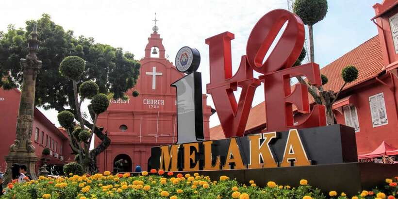 Malacca: Historical Private Malacca Tour from Kuala Lumpur - Christ Church gives you a closer look at Dutch Malacca