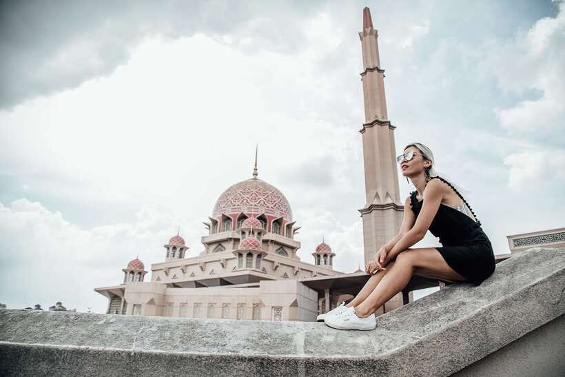 Malacca Instagram Tour: Top Spots (Private & All-Inclusive) - Starting at Putra Mosque, the day’s most striking photo stop