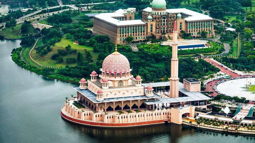 Malacca & Putrajaya Tour - Putrajaya’s pink mosque and grand civic spaces