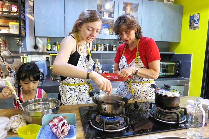 Market Visit & Private Hands-on Cooking Class at Daun Senja - Location, transport, and timing