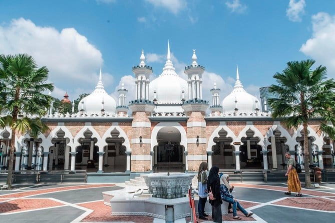 Melaka Full-Day Trip From Kuala Lumpur - Jonker Street: Food, Shops, and Limited Time