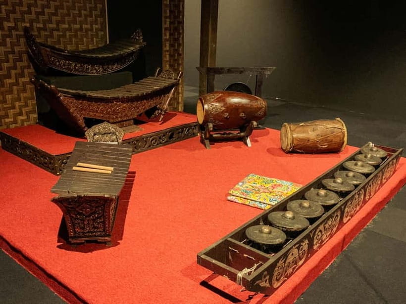 Melaka: Malaysia Heritage Studios Entry Ticket - Traditional costumes show Malaysia’s variety