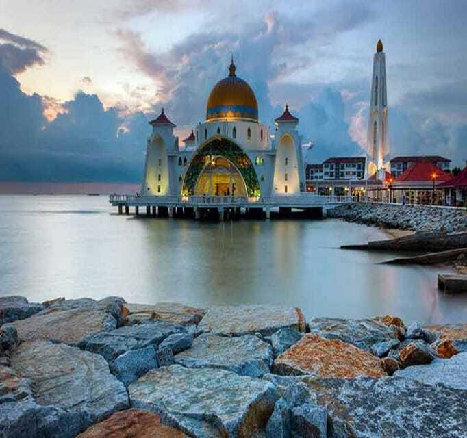 Melaka: Private Full-Day City Tour - Temples, mosques, and a walk through old Melaka