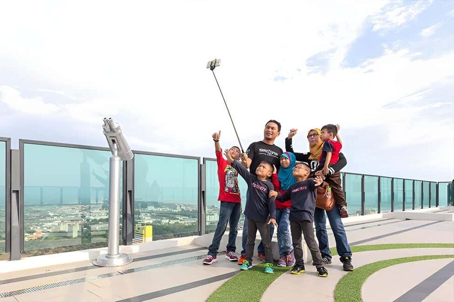 Melaka: The Shore Sky Tower Admission Ticket - Taking the glass-floor step