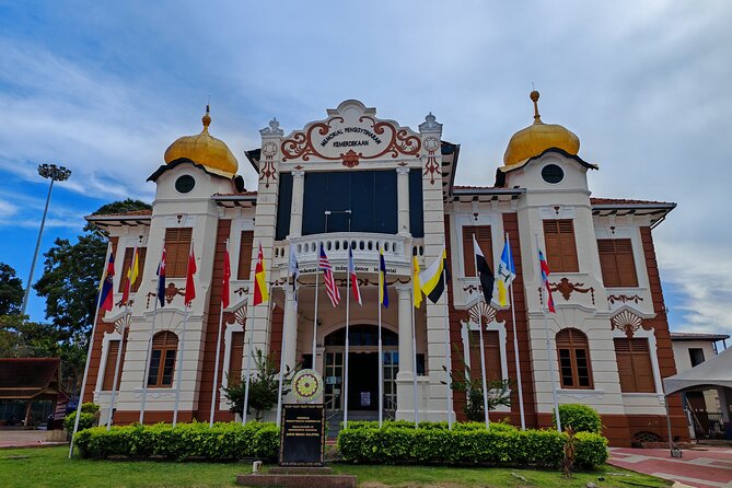 Melaka UNESCO City Guided Walking Tour - Tip Based - The guides make the short stops count