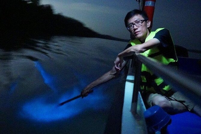 Mystical Nights: Fireflies & Blue Tears Adventure - A 45-minute seafood pause in Kuala Selangor