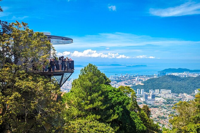 Penang City & temple Tour with Penang Hill Train Fast Lane Ticket - Two Buddhist temples with very different styles