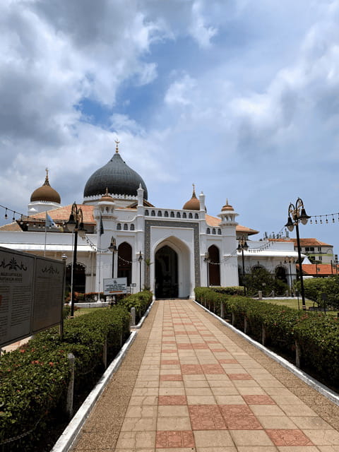 Penang: Georgetown Foodie Walking Tour with a Cocktail - Who should book this Penang food walk?