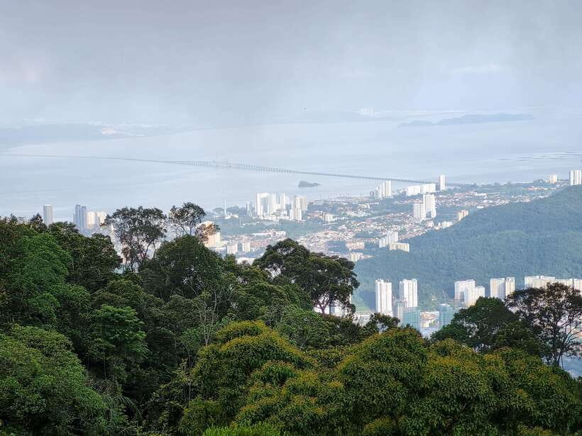Penang: Kek Lok Si Temple and Penang Hill Guided Tour - Why this half-day pairing works