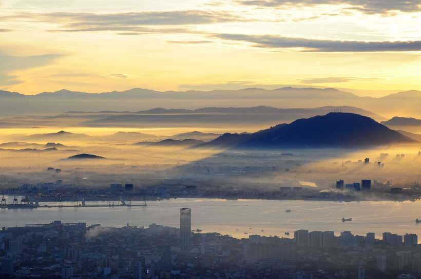 Penang: Kek Lok Si Temple and Penang Hill Guided Tour - Kek Lok Si Temple and its hillside design