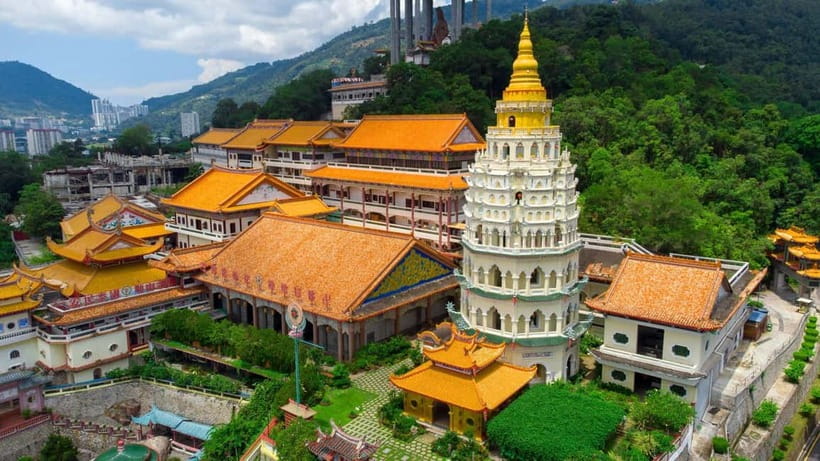 Penang: Private Highlights Tour with Temples, Hill & Gardens - Guide, vehicle, and pace