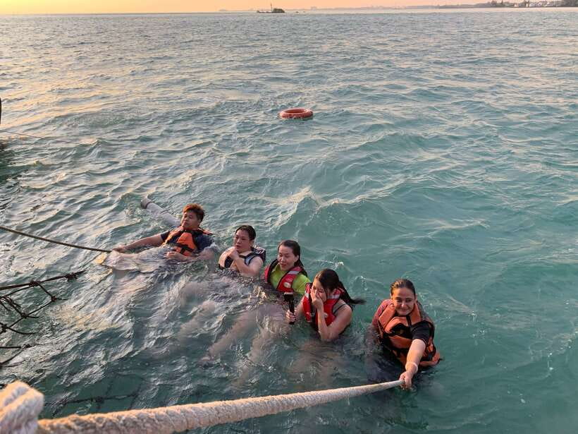 Port Dickson: Breathtaking Dickson Dragon Sunset Cruise - The sunset stop lasts only a few minutes