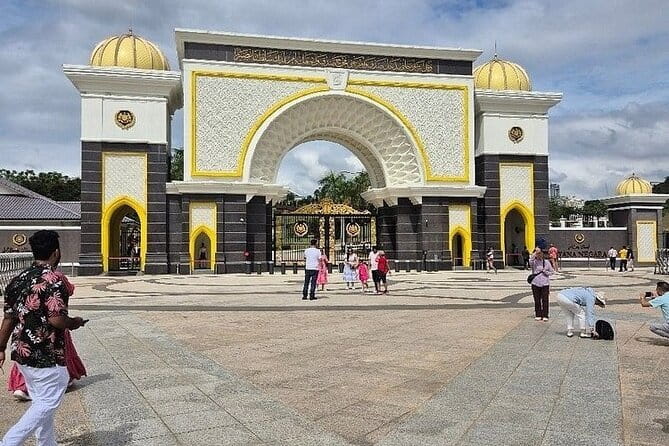 Private Half-Day Cultural Tour in Kuala Lumpur - What the private vehicle changes