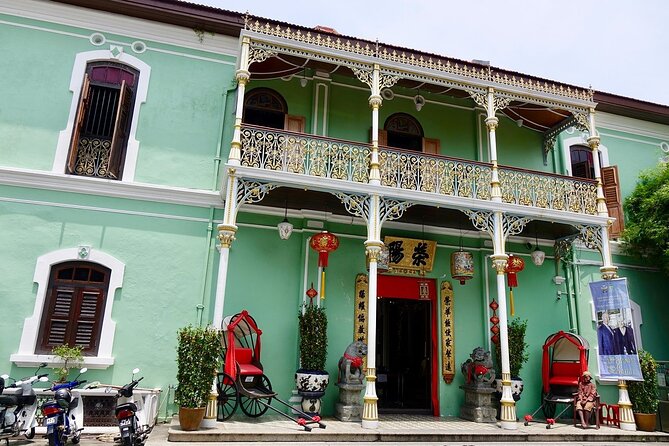 Private Half-Day George Town History Tour - Two Buddhist temples, two different traditions