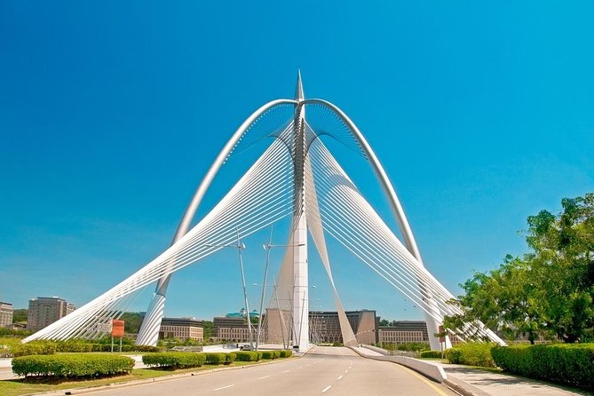 Private Half-Day Putrajaya Tour with Lake Cruise from Kuala Lumpur - Perdana Putra, Malaysia’s Federal Office Complex