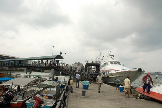Private Tour: Crab Island Sightseeing Boat Ride and Seafood Lunch - Key points to know before you book