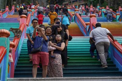 Private Tour Kuala Lumpur with Petronas Twin Towers Observation Deck & Batu Cave