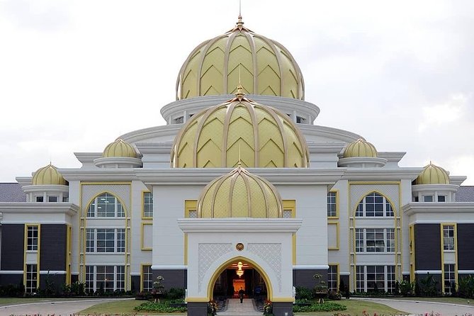 Putrajaya, Batu Caves And Kuala Lumpur Full-day City Tour - Batu Caves: start with a sacred site
