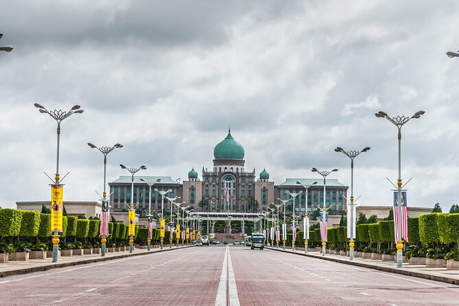 Putrajaya City Tour from Kuala Lumpur - Seri Wawasan Bridge and Putrajaya Lake