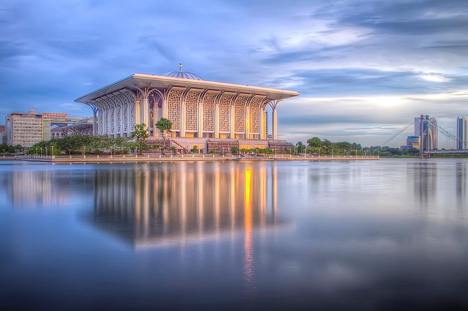 Putrajaya City Tour with Batu Caves & Sight Seeing Cruise - Lake Putrajaya by boat